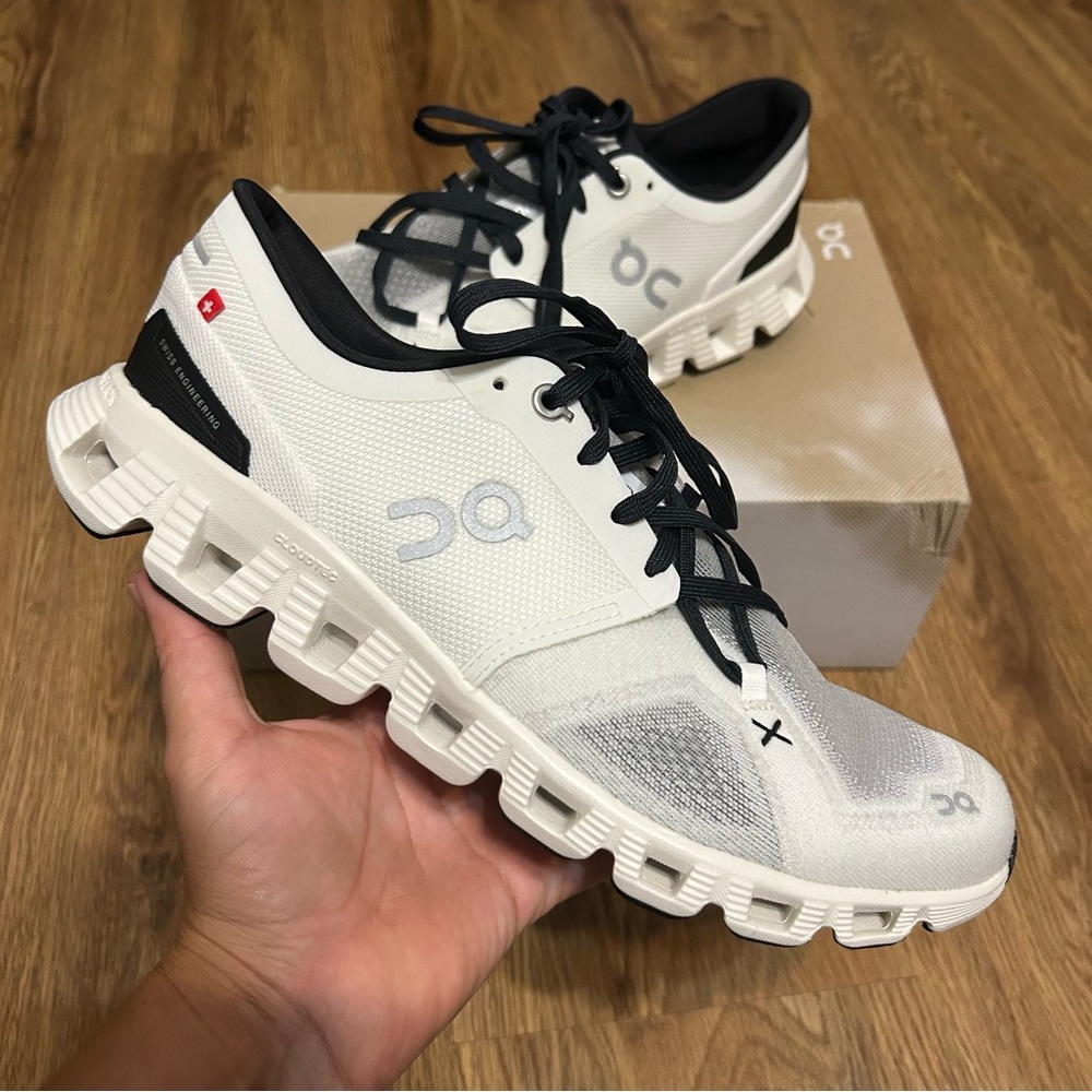 ON CLOUD X white black athletic running training shoes sneakers women’s 8.5 new - Picture 2 of 8